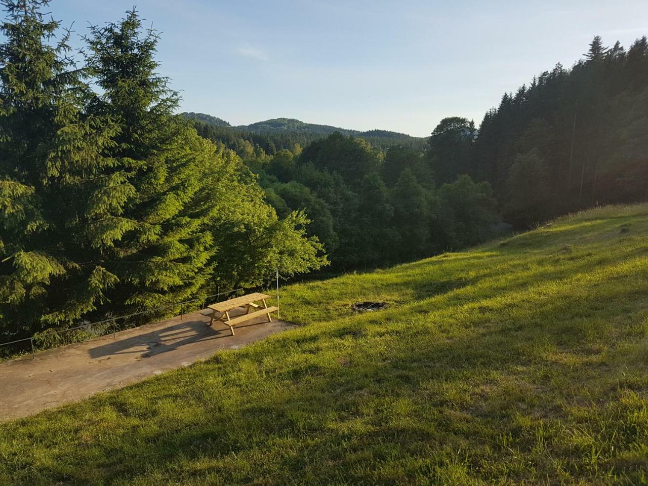 Olivin Kytlice Hiker Huts Hotel Exterior photo