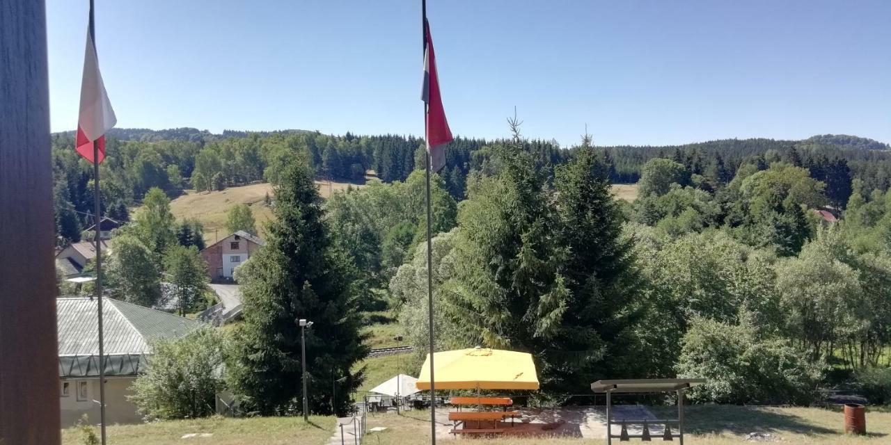 Olivin Kytlice Hiker Huts Hotel Exterior photo