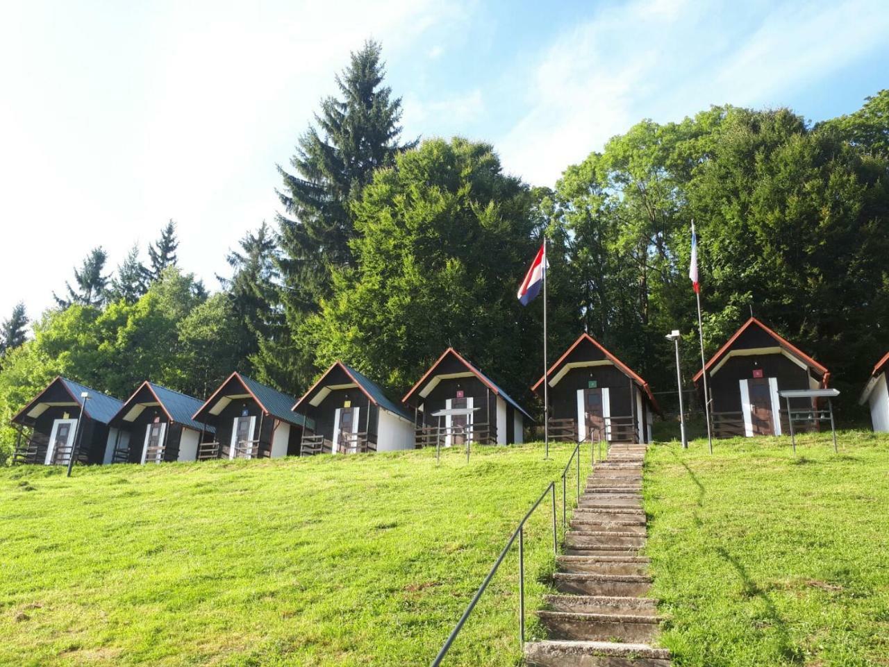 Olivin Kytlice Hiker Huts Hotel Exterior photo