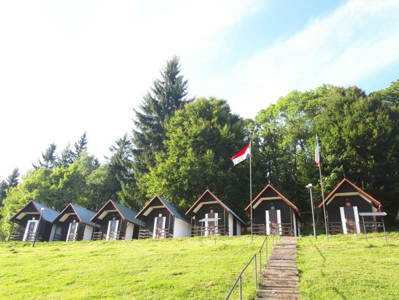 Olivin Kytlice Hiker Huts Hotel Exterior photo